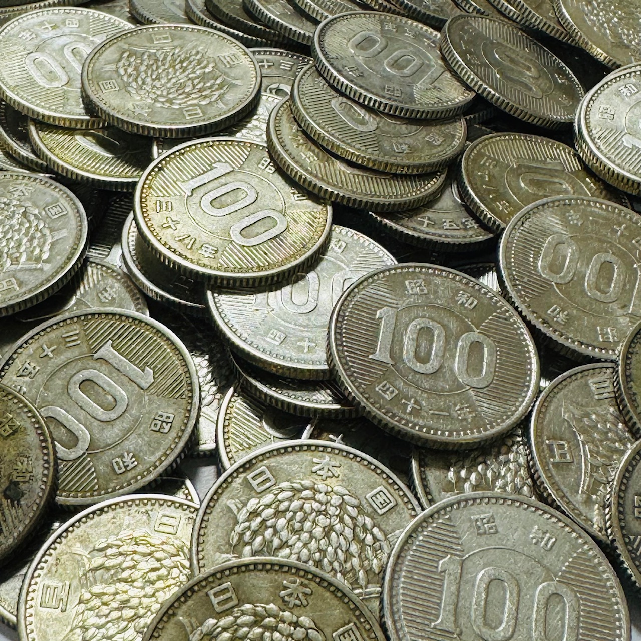 インフレヘッジの切り札・稲100円銀貨 10枚組<年号混・状態混> 